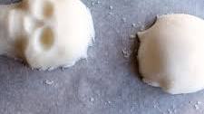 Super Easy Sugar Skulls for Dia de los Muertos