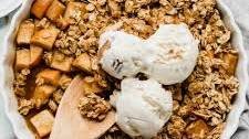 The BEST Healthy Apple Crisp Recipe