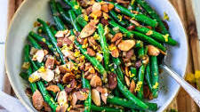 15-Minute Green Beans Almondine