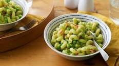 Avocado pasta with peas and mint
