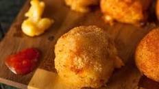 Baked Macaroni and Cheese Bites