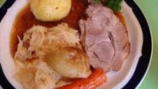 Bayerischer Schweinebraten mit Knödel und Sauerkraut - einfach - von MausVoh