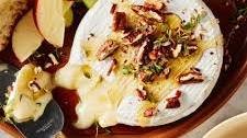 Best Thanksgiving Appetizers: Baked Brie