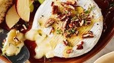 Best Thanksgiving Appetizers: Baked Brie