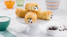 Cannoli ripieni di ricotta