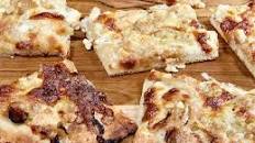 Caramelized Onion and Gorgonzola Pizza