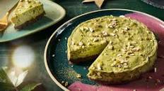 Cheesecake al matcha con frutta secca