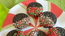 Chocolate Dipped Christmas Oreos