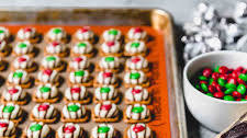 Christmas Pretzel Hugs