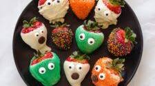 Easy Halloween Chocolate Covered Strawberries