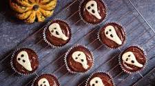 Easy Halloween Ghost Cupcakes