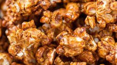 Easy Homemade Gingerbread Caramel Popcorn