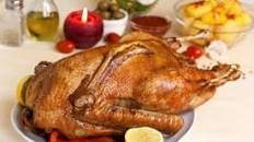 Filled goose with red cabbage and patato dumplings