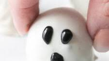 Halloween Oreo Truffle Ghosts