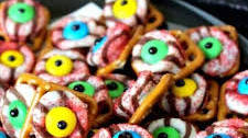 Halloween Pretzel Monster Eyebals