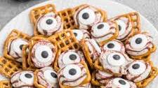 Halloween Pretzels - Monster Eyeballs