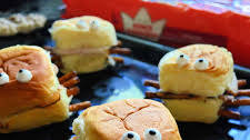 Halloween Turkey and Cream Cheese Spider Sandwiches
