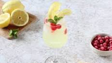 Limoncello spritz