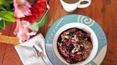 Oatmeal with Berries and Nuts