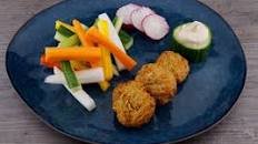 Organic Bites Oat Vegetables with a quark hummus dip and crunchy raw vegetables