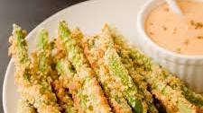Oven Baked Green Bean Fries with Creamy Sriracha Sauce