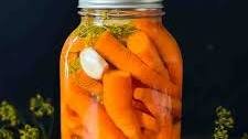 Quick Pickled Carrots with Dill and Garlic