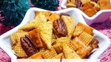 Reindeer Snack Mix ~ Sweet & Spicy Chex Mix Recipe