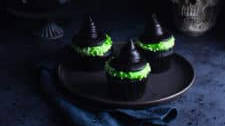The Easiest Witch Hat Cupcakes