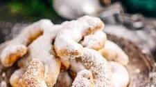 Vanillekipferl (Austrian Vanilla Crescent Cookies)